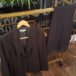 Atelier brown suit